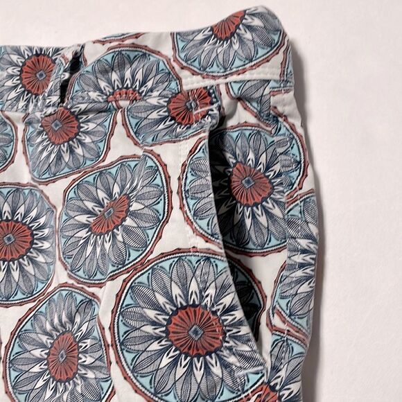 Banana Republic medallion print cuffed shorts with pockets size 2 - Picture 6 of 13